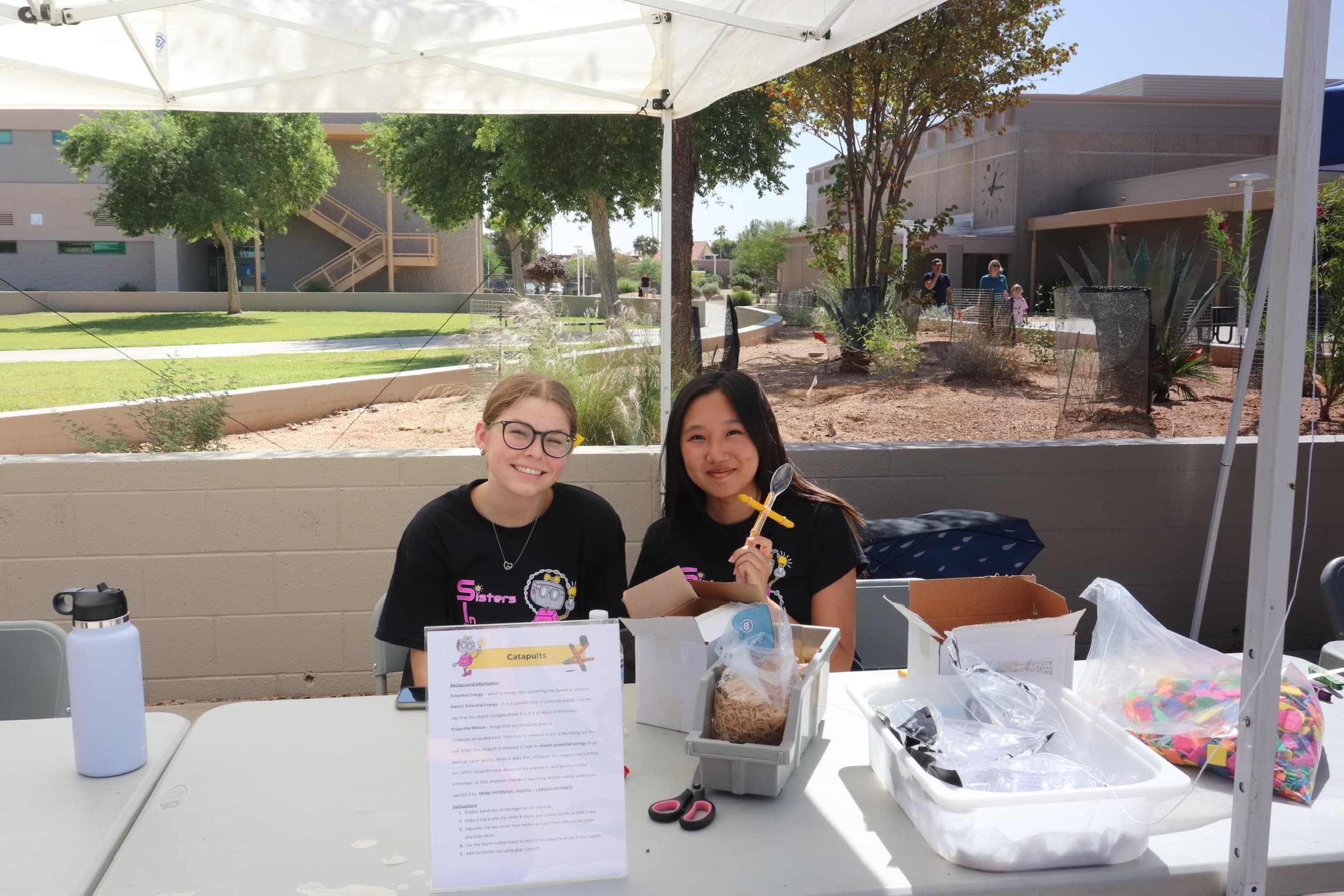 SiS volunteers and students at Saguaro High School annual SiS event